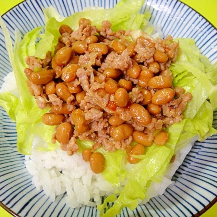 豚そぼろとレタスの納豆丼